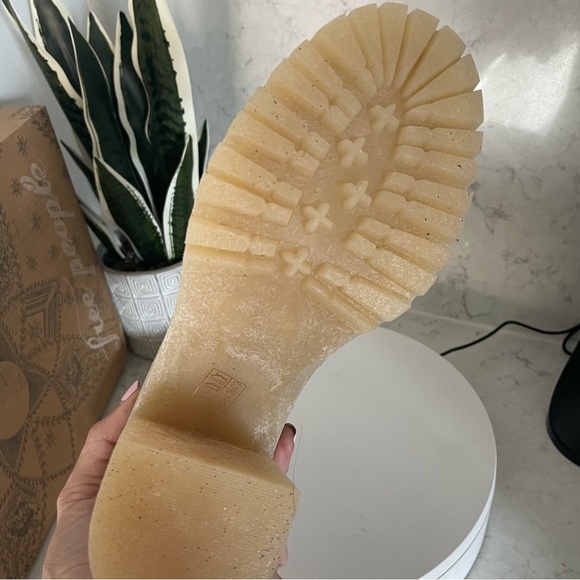 NIB Free People James Chelsea Boot Bootie in Bone Leather $188 - Picture 15 of 15